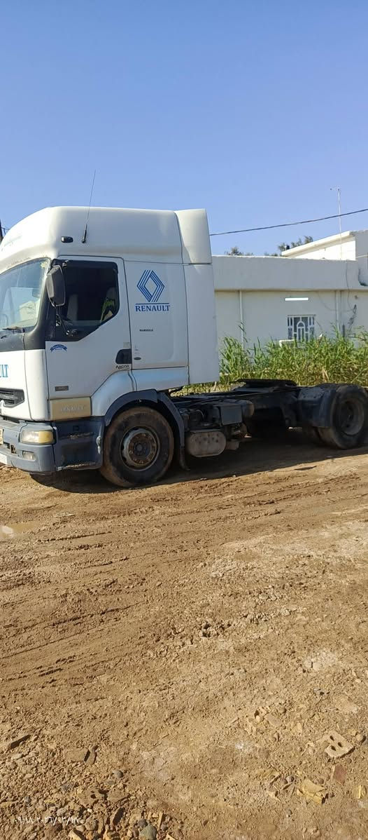 سلام عليكم رينو 2004 مكينه مكفوله كير يفلت نمرتين  سعر 45ورقه  ،***********
