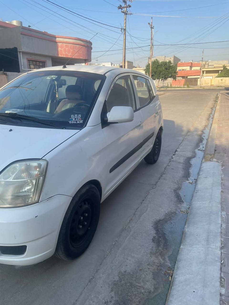 Lx للبيع:كيا بيكانتو 2006 🚗✨
السيارة بحالة ممتازة وجاهزة للاستخدام، لا تحتاج أي مصاريف إضافية.. "شغل وتوكل". مع وسائد هوائيه، ونظام ،ABS،المحرك:1400.لممشى:200 ألف كيلومتر. تحكم ستيرن، شاشه، كبيرة،  وتبريد ثلج.وتدفه نار🔥،،حالة السيارة: كاملة وممتازة فقط بيها (5قطع صبغ بسيطه وما مبينه) .
،السعر  58 ورقه🤩 (وبيه مجال بسيط).  للاستفسار والتواصل:***********
📍مكاني كركوك📍
