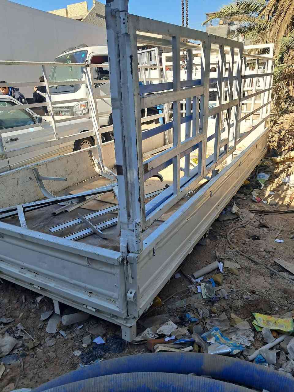 السلام عليكم للبيع بدي طول 4 متر او 30 والعرض 180 العنوان بغداد اتصال على الرقم ***********
