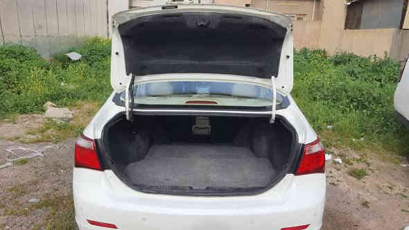 السلام عليكم (***********) (***********) 
للبيع byd f7 الحجم الكبير
  كير عادي 
مكينة ٢٠٠٠   
بدون صبغ ضررها موضح بالصور باب خلفي جهة السايق وجاملغ خلفي 
سلايد 
تحكمات ستيرن جهتين 
بصمة تشغيل وبصمة بابين وصندوق 
قطعتين تبريد 
اوتو لايت / عدسة
اشاير بالمري / هيتر 
اشارة ترحيب
تراكشن كونترول 
كاميرا جانبية يمين وكاميرا خلفية
حساسات  امامي خلفي 
شاشة كيج تايرات بلادي
تعتيم كهربائي بالمراية الداخلية / بوصلة الكترونية
كشن جلد تحكمات كهربائي 
١٠ ايرباك 
سيستم صوت ١٠ سماعات بلادي
باتري  وكلتج جديد 
تايرات جدد 
مبدل قايش تايم كيس وصيانة عامة  
كهربائيات بوش 
ويل كب 
رقم سليمانية تواجد اربيل
سنوية ساقطة  

السعر ٧٦٠٠ أربيل
