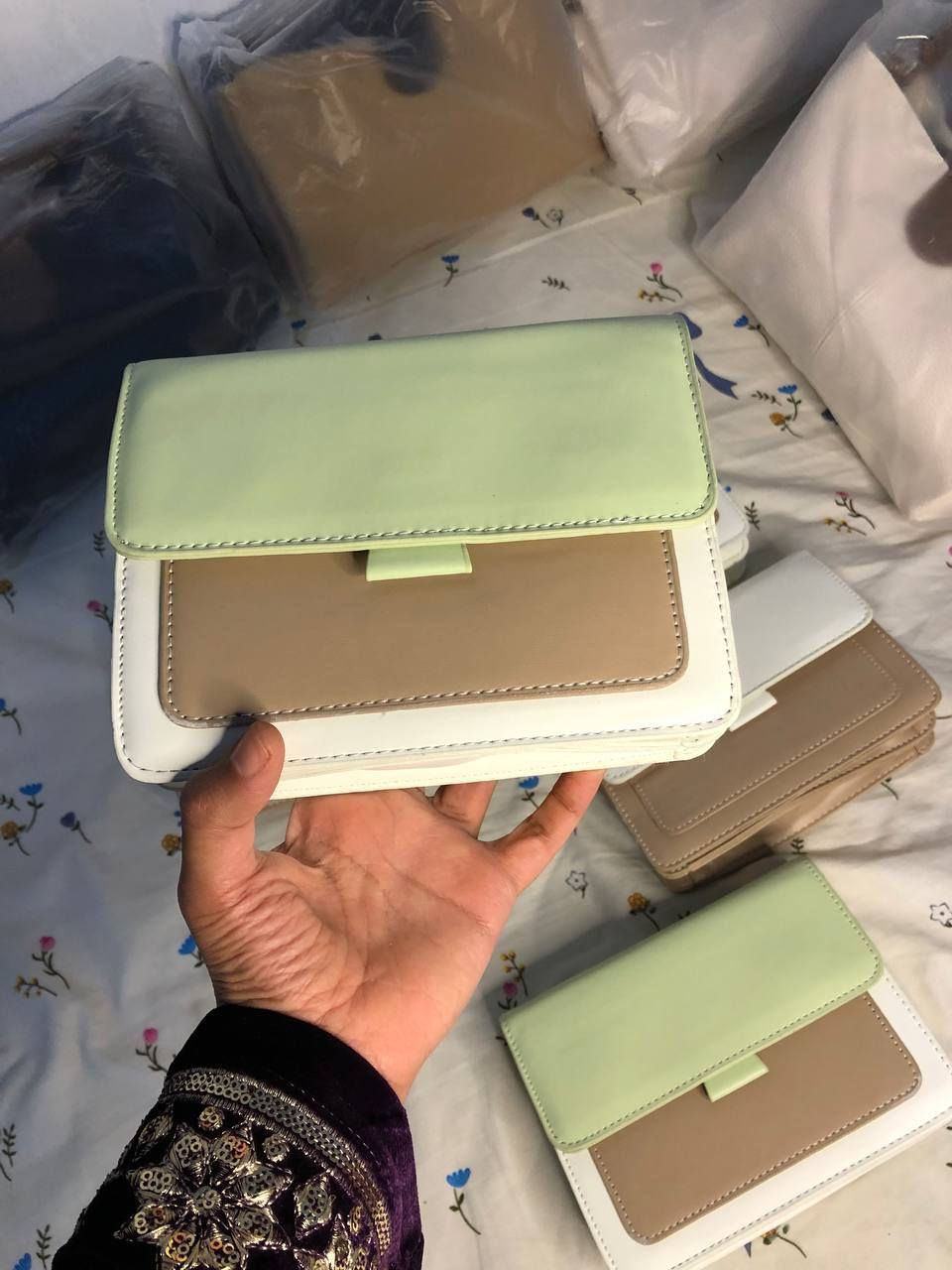 يلا بنات اخر قطع وبسعر التصفيه
فقط توصيل ، للطلب راسلونا


**إذا كنت صاحب هذا الإعلان وتريد حذفه لأي سبب، رجاءا أرسل رسالة إلى الدعم الفني**