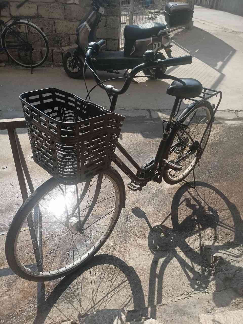 السلام عليكم بازق الكلش نظيف للبيع السعر 90 وبه مجال شيء قليل للطيبين المراسله علىص او على الرقم***********
