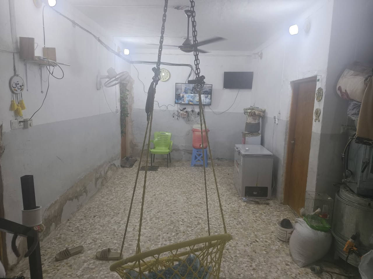 سلام عليكم بيت البيع مساحه ١٨٠+قطعه٧٢ زراعي كهرباء ومي واصل مقابيل ابو الشهيد ابو جكاره الله يرحمه من طلع من نهروان على يدك اليمن
                          ***********
