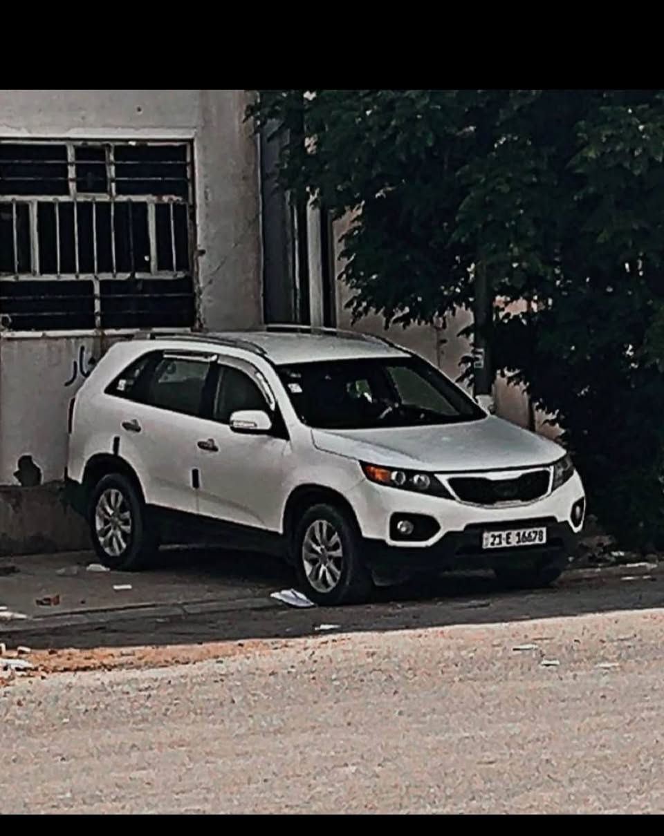 کیا سۆرینتۆ ٢٠١٣
 ٤ پستۆن مەکینە دوش 
دوو پەلە بۆیاخی هەیە بێ ناوگرتن 
مواسەفات تەنیا بەسمە و پانۆراما نیا 
٣ ڕیز کوشن 
تەبرید مەرکەزی
ئاوێنە شەفت
کامێرە
ناو فۆرمیکا
سوکان ڤۆلیۆم
لایت کامل زینۆن و عەدەسە 
کامل مەسرەف کراوە ماڵی دۆستە 
سەیارەکە قاسرینە و بێ کێشەیە
سعری ١٣٨ معامەلەیەکی کەم 
گۆڕینەوەش ئەکەم بە شتێک بەدڵم بێت
***********
*********** السليمانية, العراق
