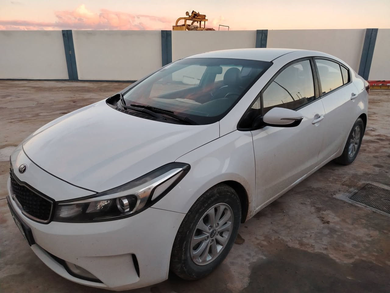 السلام عليكم كي ٣ موديل ٢٠١٧ رقم نينوى سنوية ٢٧ محرك ١٦ شرط بدون صبغ بدون بارد كشن جلد كير محرك شرط التحويل بيع فقط السعر ١٢٢ بي مجال ***********
