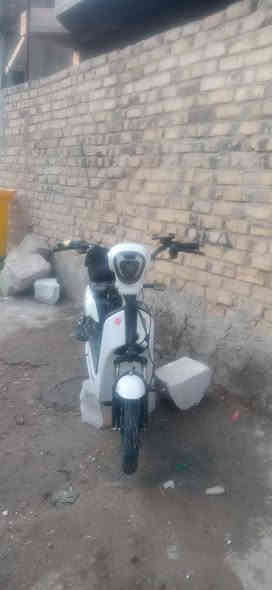 سلام عليكم دراجه شحن للبيع حله حي الزهراء الدراجه شغاله وغراضها كامله سله ومري وجاملغ الخلفي السعر200وبيها مجال بيع مستعجل***********
