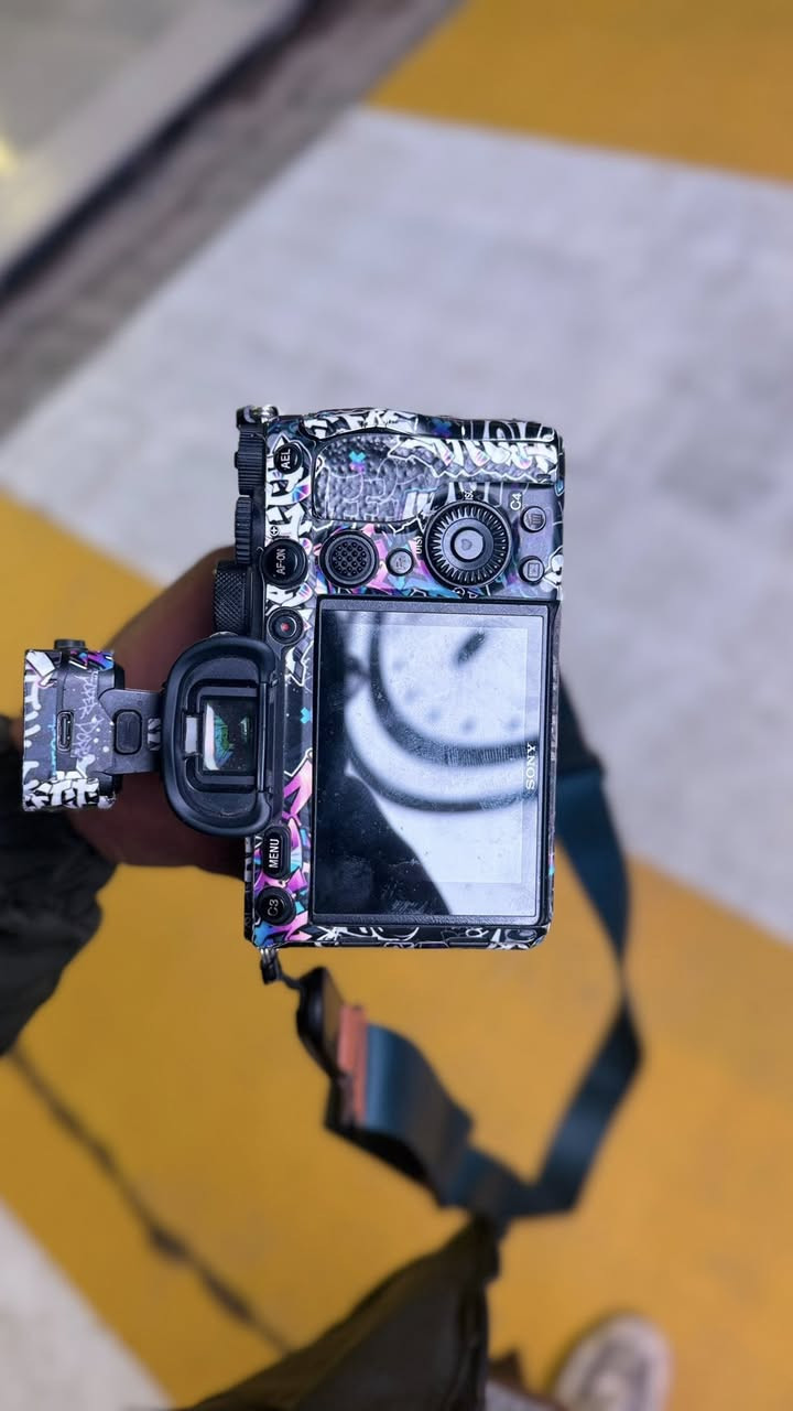 سوني r4 عدسة 85  سيكما ارت فتحة ١.٤نظافة ٩٨ مغلفها َ؏ ايدي حتى متنشخط  رقمي *********** مكاني بابل الحلة
