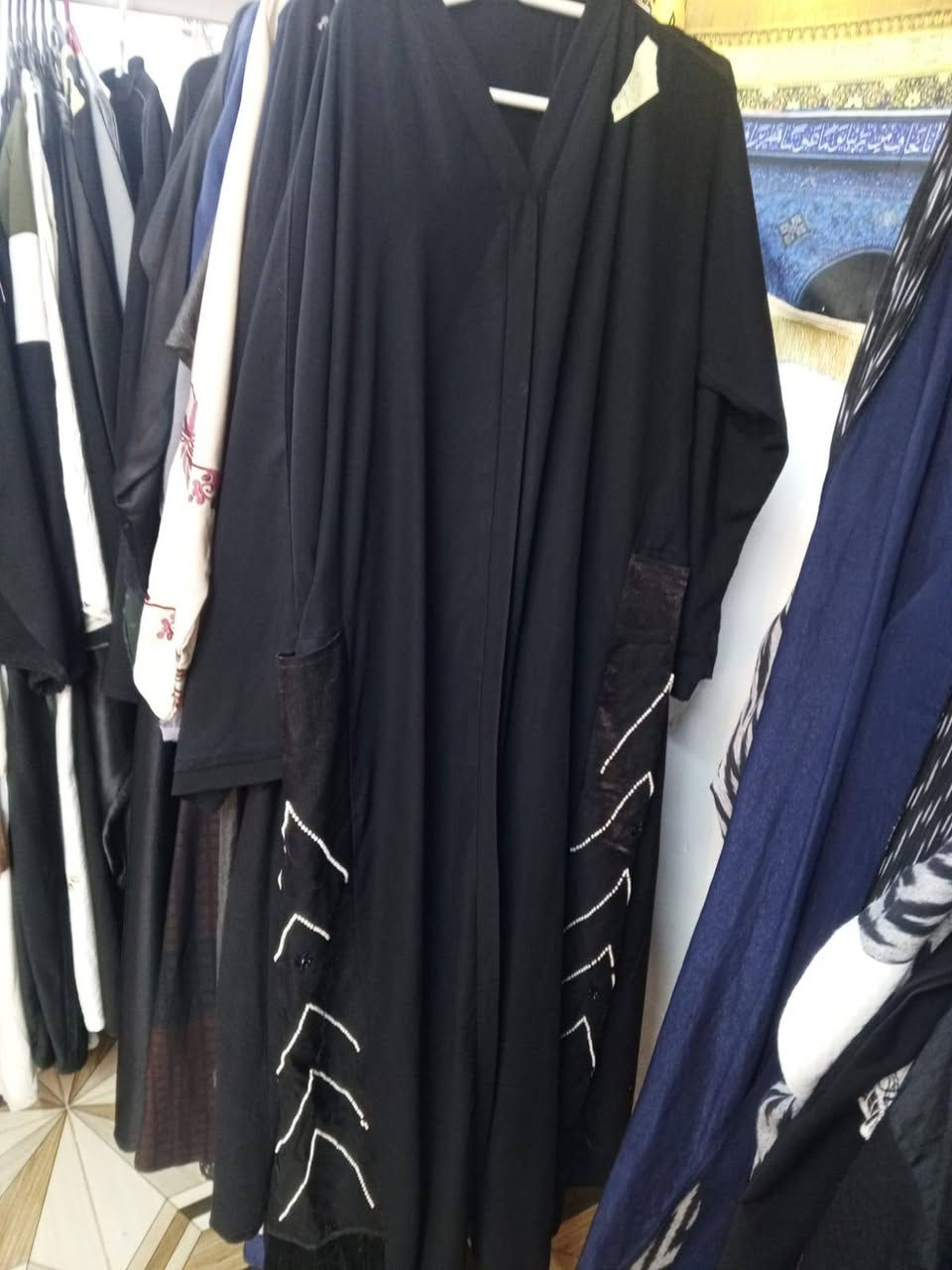 سلام عليكم
شلعه مال عبايه وبشت كويتي شرط الفحص وبسعر جدآ مناسب 
تفاصيل اتصل على رقم 
‏‪***********‬‏
