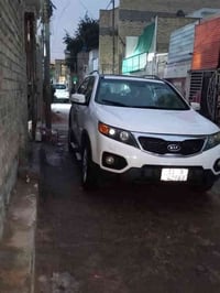 كيا سورنتو موديل ٢٠١٠سياره جديده بمعنى الكلمه سياره فول مواصفات بنرامه...