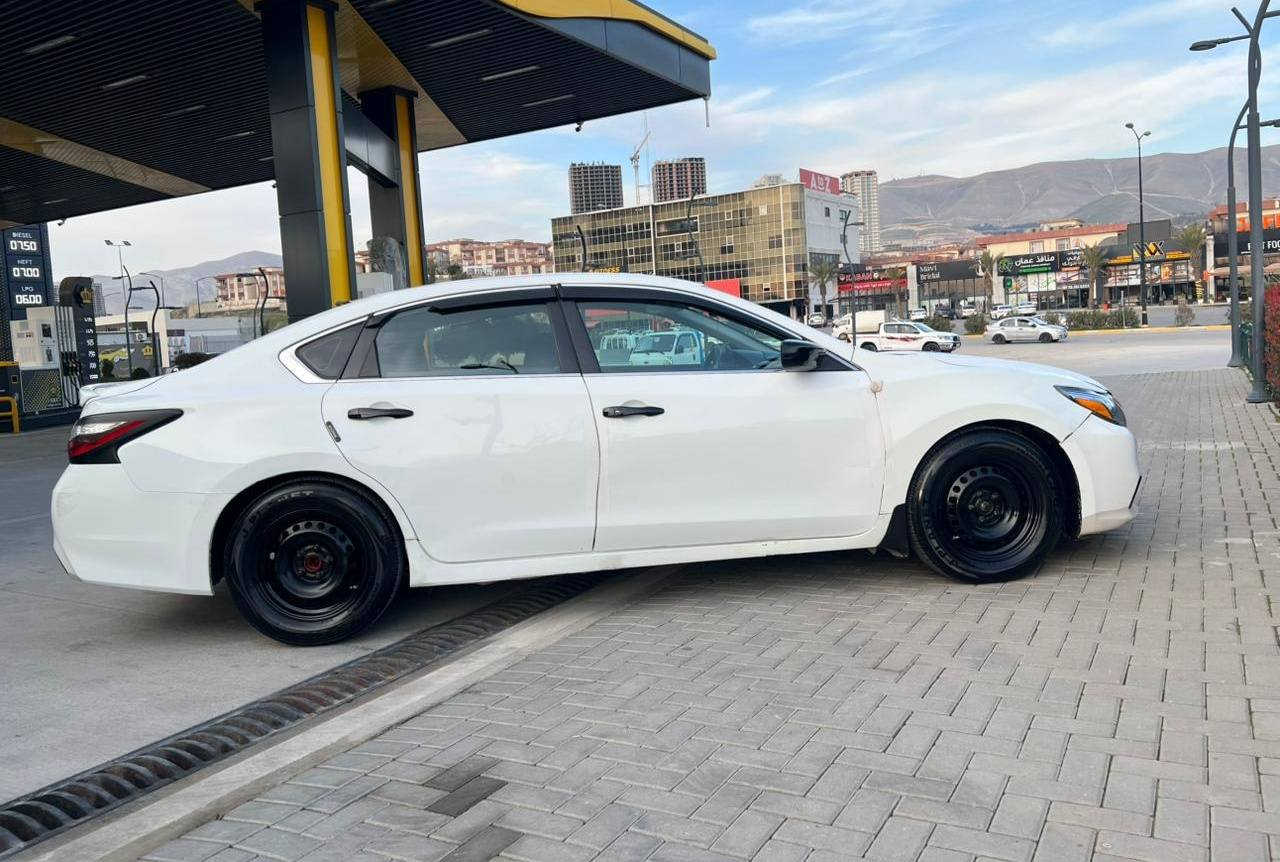 نیسان ئالتیما 2016 سپی بەفری 
 كامێرەی پێش و دواوە 
140 هەزار ڕۆشتووە 
سەنەوی و هەزەی تازەیە 
دوو پارچەی بۆیاغ ( بۆنیت + چاملغ ) 

سعر : داوای بکە لە کۆمێنت ڕاستەوخۆ بۆت دێت 🤖 

بەحاڵ قرچێكیهەیە  ئێرباگ بەس سوكان 
چوارتایەی لۆك
گێڕ و مەكینە بەشەرت زۆرر خاوێنە

بۆ زانیاری زیاتر پەیوەندی بە خاوەنی 

***********
