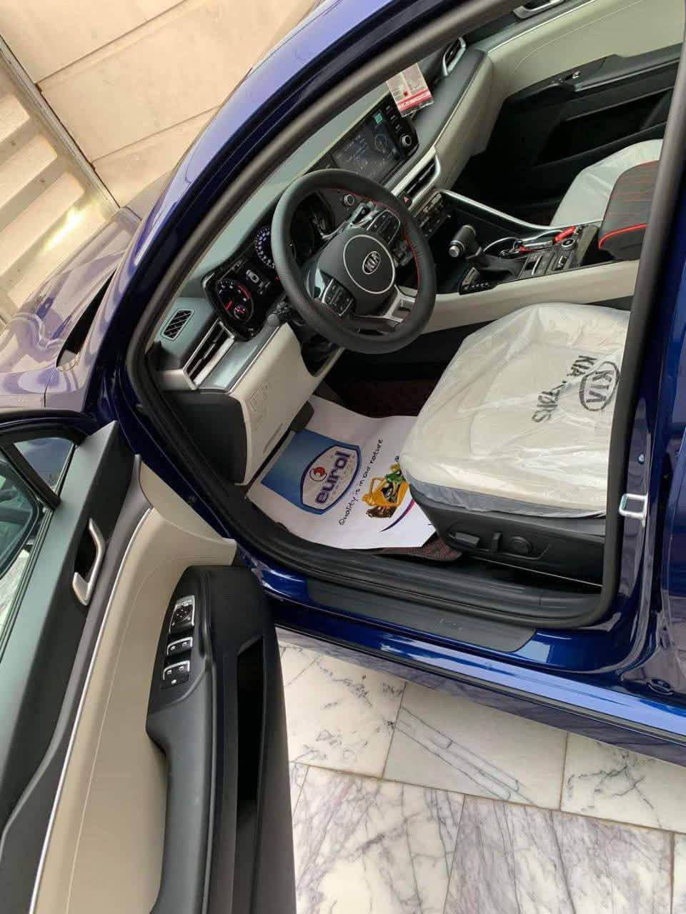 سلام عليكم k5 2021 للبيع      .
* مقاعد جلد.
* مقعد السائق كهربائي.
* تبريد للمقاعد الأمامية 
* شاشة مع دعم Apple CarPlay وAndroid Auto.
* شاحن لاسلكي.
* نظام صوت Bose.
* كاميرا خلفية مع حساسات أمامية وخلفية.
* تشغيل بصمة ودخول ذكي.
* فرامل إلكترونية مع Auto Hold.
* مثبت سرعة.
سياره محرك 2.0
ماشيه 106 الف كيلو 
سعر 182 وبيها مجال مكفوله كفاله عامه بيها رصعتين بل بنيد على كد حصوايه
مكان سياره صلاح الدين
*


**إذا كنت صاحب هذا الإعلان وتريد حذفه لأي سبب، رجاءا أرسل رسالة إلى الدعم الفني**