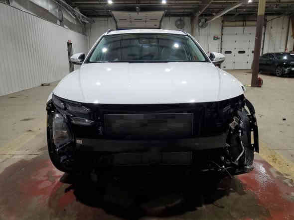 #أعـــلان_مــــــــــزاد #مكتب_بوابة_دبي
سعر نقل مخفض الى جميع الموانئ
ـ نوع السيارة : 2025 HYUNDAI TUCSON SEL
ـ تاريخ المزايدة : 20/11/2025 الساعة 6:00 مساء 
ـ السعر : حسب تاريخ المزايدة المذكور أعلاه: 1000$ دولار 
ـ الضرر والمواصفات : حسب الصور المرفقة
-جميع السيارات الهايبرد الكهرباء معفي
من الكمرك الضريبة والرقم مجاناً
ملاحـــظــة .. السيارات المعروضة داخل الصفحة هي مجرد نماذج بسيطة للمزاد
وللمزيد من المعلومات الحضور الساعة الرابعة عصرا الى مقر الشركة الكائن في:
شارع الحزام الاخضر المدينة المايئة- مقابيل حي العدالة #النجف_الاشرف
المكتب ***********
زيد الطفيلي***********
عبد الله الزاملي***********
للانضمام لكروب الواتساب اضغط ع رابط
https://chat.whatsapp.com/HEg5DTFOYCnFPwSoSvOuuq
