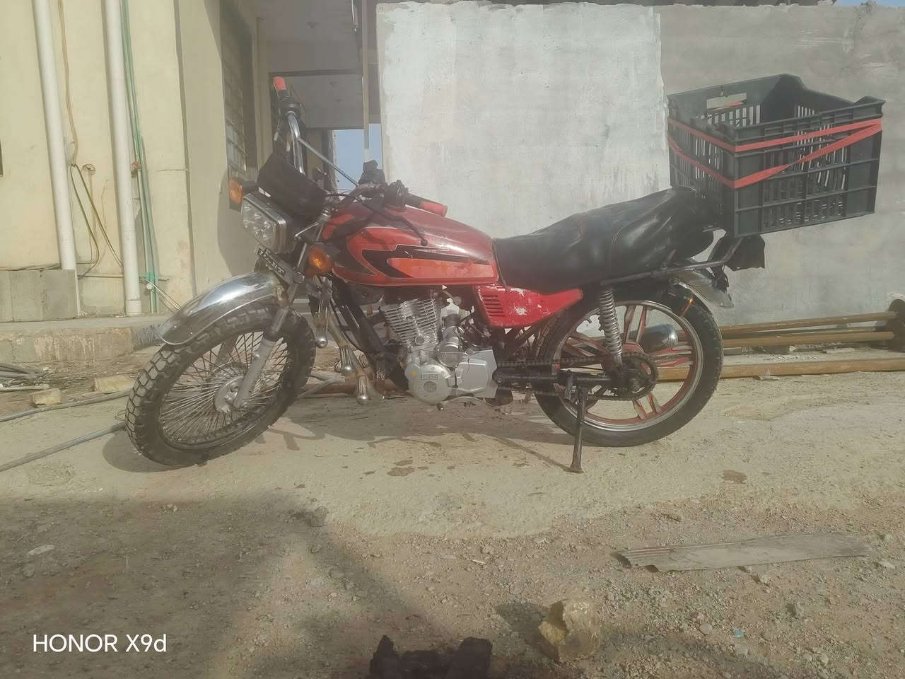 السلام عليكم دراجه سيفان موديل 20 اوراق ضايعه كهرباء شغاله فوللل مكانها الخالص قريه الاسود سعر 300وبيها مجال بسيط.. مراسله خاص واتصال رقم موجود ***********
