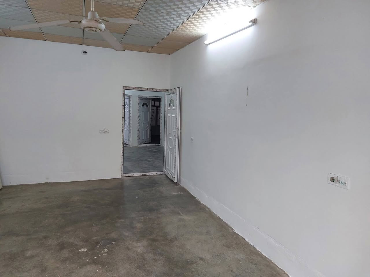 يعلن مكتب ابو يحيى لتجارة العقارات في محافظه كركوك قضاء الدبس  عن بيع  بيت  سكني  في حي الشهداء الجديدة بالقرب من مركز شباب الدبس مجاور بيت ابو يحيى وقيس وشهاب وسامان ستار  مساحته ٢٠٠  متر يتكون من ٢ غرفة نوم مع هول مع استقبال مع صحيات مع مطبخ البيت مرتب فول خدمات تبليط   ماء وكهرباء  السعر على الخاص  والسعر مناسب  ورخيص جدا  وبي مجال  كما موضح بالصور أدناه 👇👇👇👇👇 للتواصل عبر الأرقام التاليه

*********** يحيى الحمداني ابو عبدالله

*********** ابو يحيى

*********** يحيى الحمداني ابو عبدالله
   ( التوفيق من الله و للجميع) جميع الأرقام  واتس اب

ملاحظه
دوام المكتب من الساعة التاسعة صباحا لغاية الواحدة ليلا للتواصل على الأرقام المذكوره اعلاه ☝️☝️☝️☝️☝️☝️
