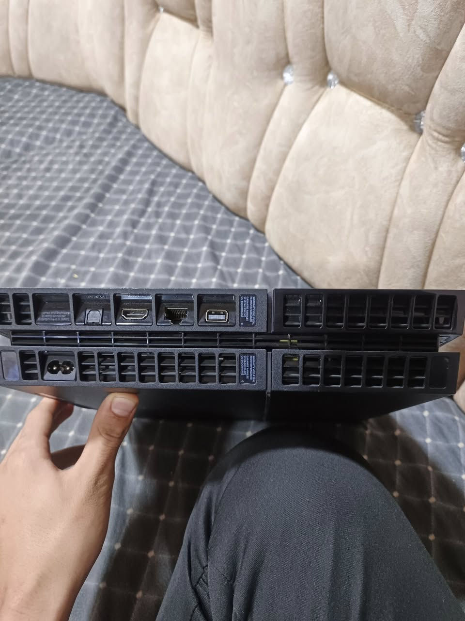 بلي فور فات للبيع مهكر جهاز نضيف شرط ما واصل مصلح نضام 9 من داخل الجهاز كامل ملحقات مع يدات عدد 2 وحدا اصليه ذاكرة 512 العاب 
pes 2026
pes 2018
call of duty black ops 3
crash of the titans
GTA V 
Need for Speed Unbound
سعر 225 رقمي ***********/***********
