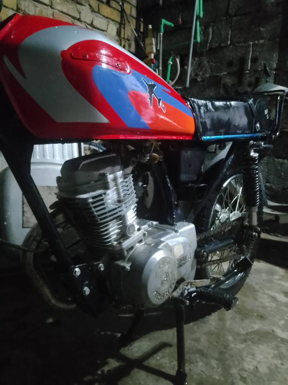 السلام عليكم دراجه للبيع دراجه موديل 14اورق اصولي مكينه ستوني مبدل بوش وبسمت ودشالي كله جديد اصلي السعر 375وبيهه مجال الستفسار 👈🏻*********** فيس ابد مارد
