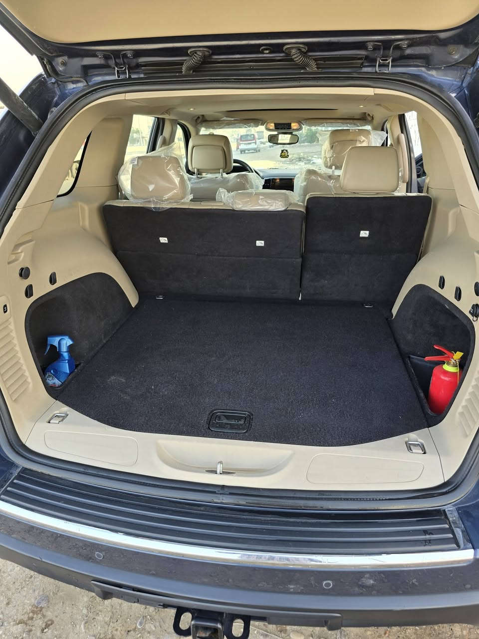 السلام عليكم.   
جيب كراند شيروكي لمتد موديل 2020 وارد امريكي حادث جاملغ عكس السايق شخط بلباب الي بصفة وصارت عندي رصعة يمي بلبنيد كلش صغيرة تخم تاير جديد قبل يومين بدلتة صدر جديد ماشية تقريبا 53000 ميل فتحة سقف رادار جانبي نقطة عمياء شاشة كبيرة داخل جلد بيجي كشنات كهرباء كشن واستيرن تدفئة اربع  مودات قيادة فور ويل محرك 6 سلندر 3600 ويل 20 صندوق كهرباء تحكم ستيرن تبريد قطعتين تبريد منفصل للجهتين كامرة خلفية حساس خلفي لايت زنون  السيارة رقم سليمانية باسمي تحويل مباشر السعر 258 ورقة  موجودة بغداد الاعظمية  للاستفسار ***********.
