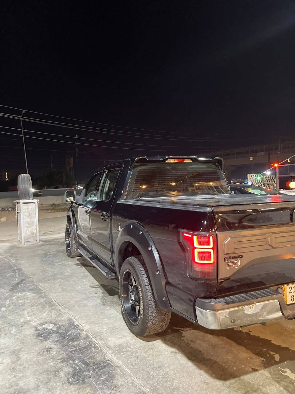 سلام عليكم للبيع او مراوس حسب القناعه  بيكم فورد 2016 كلين بدون حادث فول موصفات  8سلندر باب طويل بدي قصير سياره رقم سليمانيه بسمي تريد تحويل تريد وكاله  
سعره 215ورقه وبيه مجال قليل الشراي يتصل ويدلل 
***********
*********** مكانه بغداد التاجي
