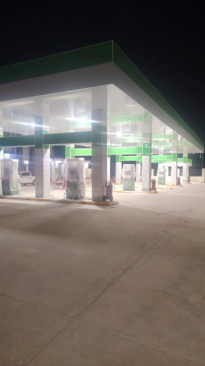 تتوفر محطة وقود استثمارية قيد التشغيل للبيع في محافظة المثنى ناحية الوركاء وفق التفاصيل التاليه
- ارض المحطة استثمار لمدة ٣٠ سنة قابله للتجديد من دون مزاد بمبلغ ايجار رمزي جدا
- مساحة المحطة ١ دونم
- تقع في منطقة ذات كثافة سكانية وحركة كبيره وتخلو من اي منفذ توزيعي وموقع مهم ومؤثر جدا
- المحطة جاهزه للتشغيل بنسبة ١٠٠٪؜ 
- معفاة من الضرائب 
- مشيدة وفق احدث المواصفات من قبل شركة تركية وبمعدات مطابقة للضوابط الصادرة من وزارة النفط من منظومة اطفاء وتغليف الخ
- عدادات حسب المواصفات مضخات عدد ٩ مه مضخة البنزين الجوال خزانات قياسية ٨ ملم عدد ٥ 
- مولدات مع كابينه للرقيب الالكتروني 
منطومة كامرات 
- سيارة حديثة
- نقل ملكية مباشر امام الاستثمار والمنتجات النفطية
السعر المطلوب 3مليار ونص للتواصل ***********
