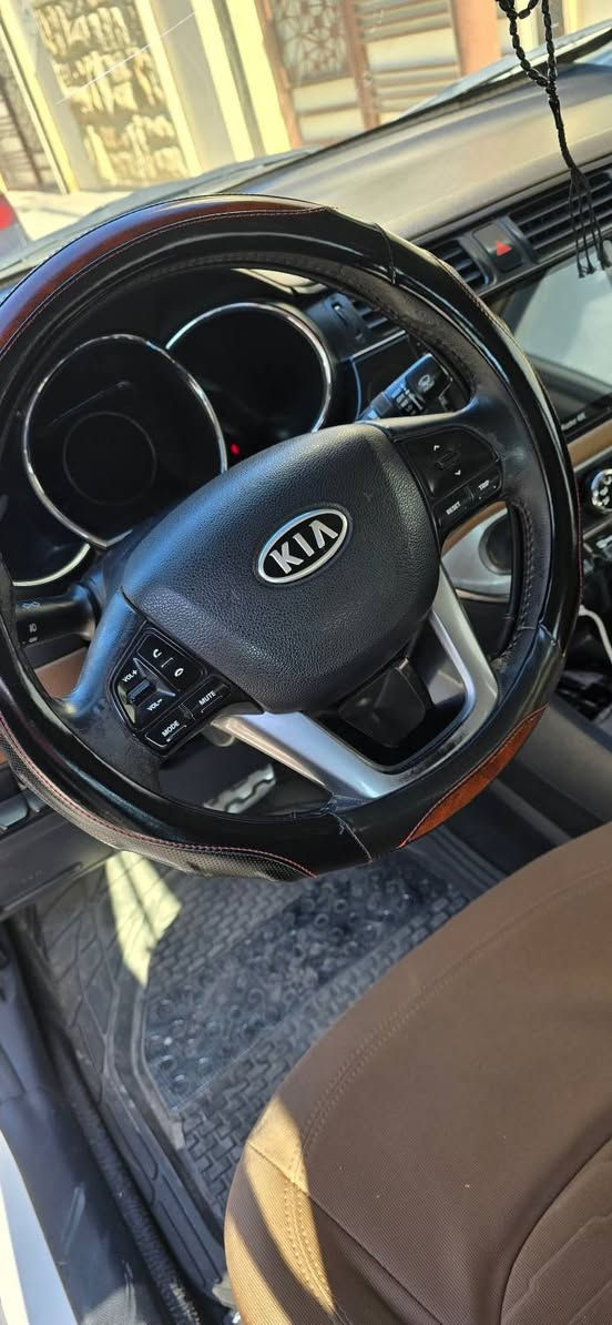 السلام عليكم
كيا ريو موديل 2013 (خليجي)  رقم اربيل سنوية 2027 هزة ما منتهية باسمي السيارة 
محرك 14 دوش شرط كير AT شرط 
بدون ضرر بدون صبغ فقط بالدوسة شوية..
 تحكمات ستيرن جهتين نظام ايكو 
بك لايت ليد  كوبون بيها ..
السعر والاستفسار خابر عالرقم 
***********
