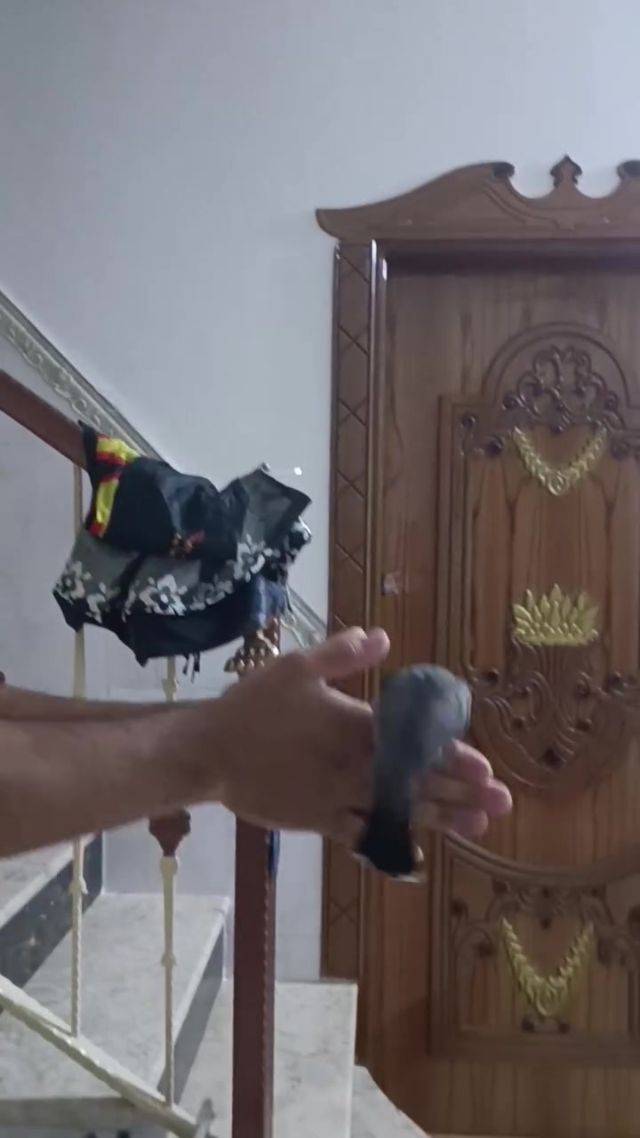 للبيع بلابل اليفات اثنين مع القفص.  *********** بابل مركز المدينه

