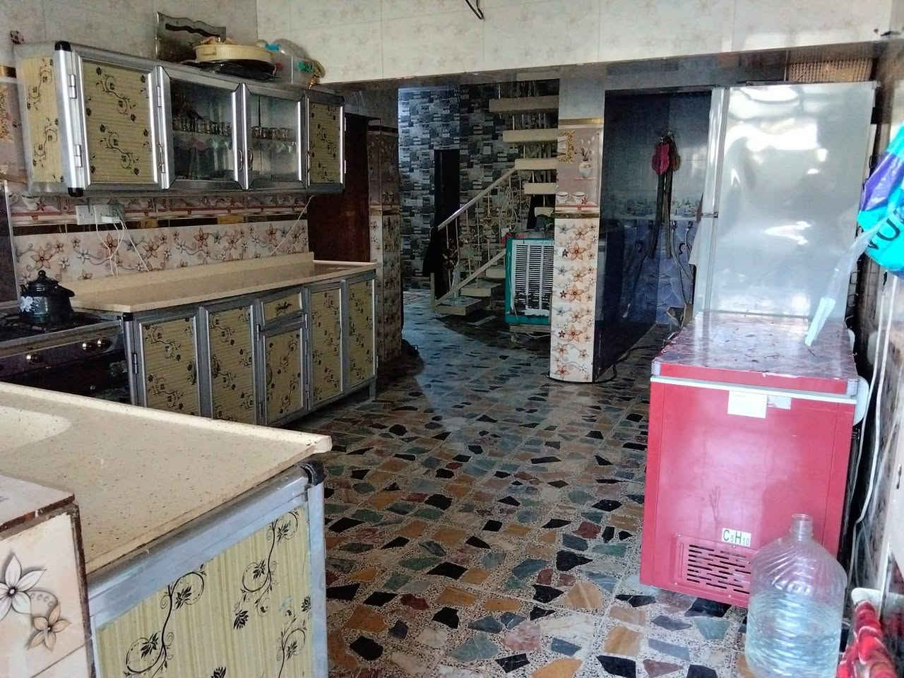 بيت طابو صرف مساحتة 150يحتوي الطابق الاول على غرفتين نوم وصالة ومطبخ  واستقبال طوله 8امتار وصحيات 3والطابق الثاني 4غرف نوم وصالة وصحيات العنوان الحسينية شارع ابوسمير قرب صورة الشهداء لتواصل واتساب او اتصال ***********
