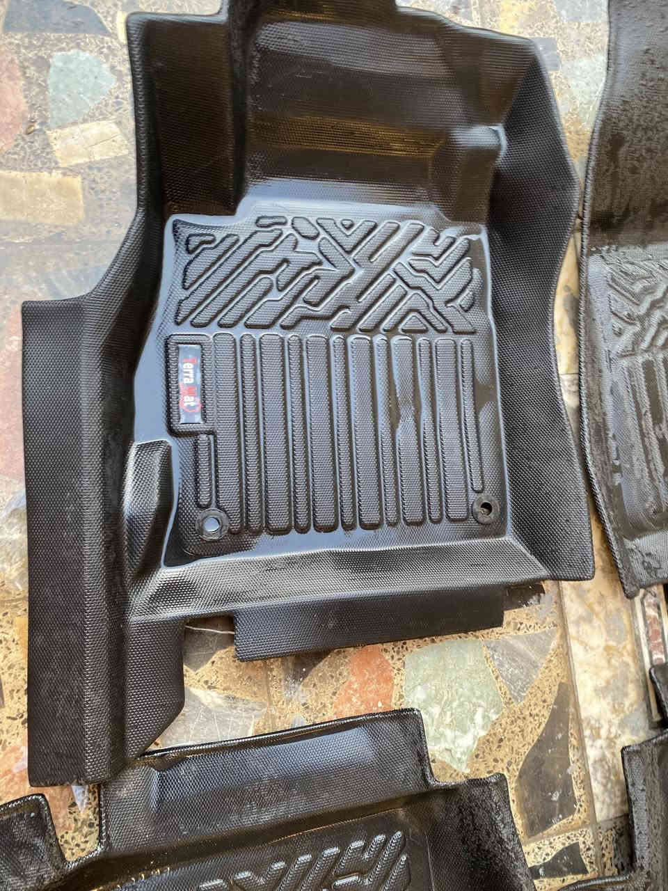 ارضيات حوضيه تصعد على الدوسه درجه اولى اصليات مال سني هندي ومصري مع فرشة صندوق اصلي سني حوضيه جديد غير مستعمل
السعر100الف
مكاني البنوك
الرقم ***********
