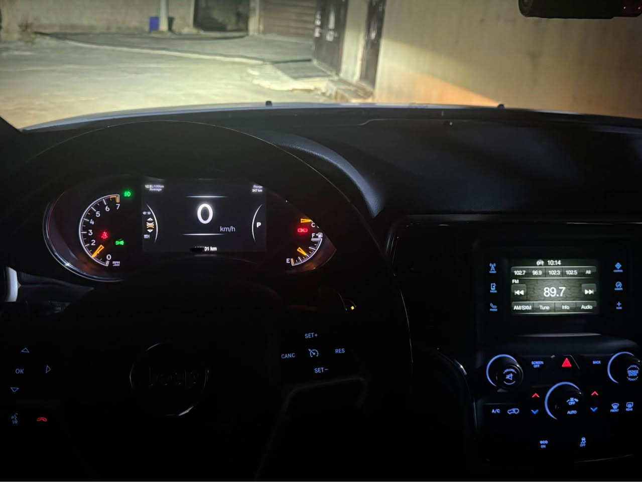 Jeep laredo 2015
4*4 
ماشية 104 mile 
كير والمحرك بشرط ما مفتوح 
سيارة جدا نضيفة و احلى من الصور 
بيها ٤ قطع صبغ 
التكمة مال السكن بيها صبغ 
القمارة بيها بارد 
السنوية جديدة وفحص و هزة كله جديد 
حادث السيارة  صفحة السكن 
السعر ١٨٧ و بيها مجال للشراي 
مكان السيارة اربيل 
واتس اب 
*********** أربيل, العراق
