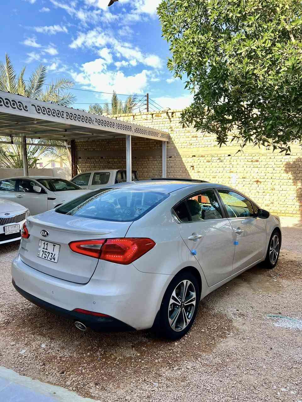 سلام عليكم 
للبيع سيراتو خليجي 
موديل 2016
محرك 1600 دوش 
مكفوله كفاله 
رقم بغداد بااسمي الجديد 
فول مواصفات 
فتحه سلايت 
تبريد قطعتين 
لد امامي خلفي 
مري شفط اشاير بل مري 
شاشه كامره خلفيه 
حساس امامي خلفي 
ويل كب كروم 
سياره جديده حداديه تخم تاير 
السعر 136
مكان السياره سماوه 
للستفسار اتصل 
***********
***********
