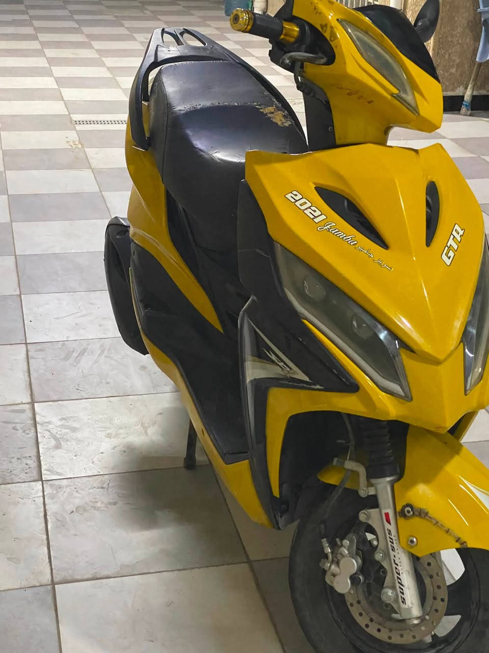 السلام عليك  دراجة GTR محرك 125cc  كابريتر للبيع الدراجه نضيفه وحلوه مثل ما موضح بالصور  لايتات خلفي وأمامي لد والمكينة ناعمه وخير من الله دسكات امامي وخلفي دبلاتها ناعمه وحلوه  السعر ٥٠٠ ألف وبيها مجال للاتصال ‭***********‬ أو *********** مكاني المحمودية
