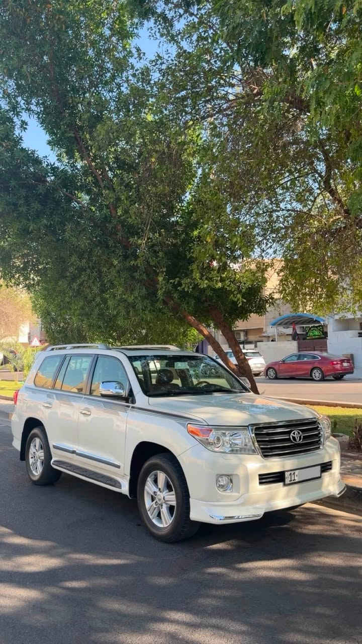 لاندكروز 2014 بريمم جديدة  كلش 🇯🇵
                            .💎 سعر 318 ورقة فقط 💎.
بريم اصلي 
تخم تاير جديد 
صدر و حدادية جديدة 
شاشة كار بلي 
لايت زينون اصلي 
داخلي مشمشي ….
مابيها اي نقص كاملة من كل النواحي
 .
سيارة بيها صبغ بسيط بل جاملغ لامامي اليمن و……
صبغ بسيط جداً بل جاملغ الخلفي لايسر على كبد شبر ….. بارد في باب صندوك الاسفل بسيط جداً 
. 
لباقي كفالة و شرط السونار ….. و موجود سونار بيها هم 

رقم بغداد بسمي ……. و مكانها بغداد

للاستفسار :📱***********
