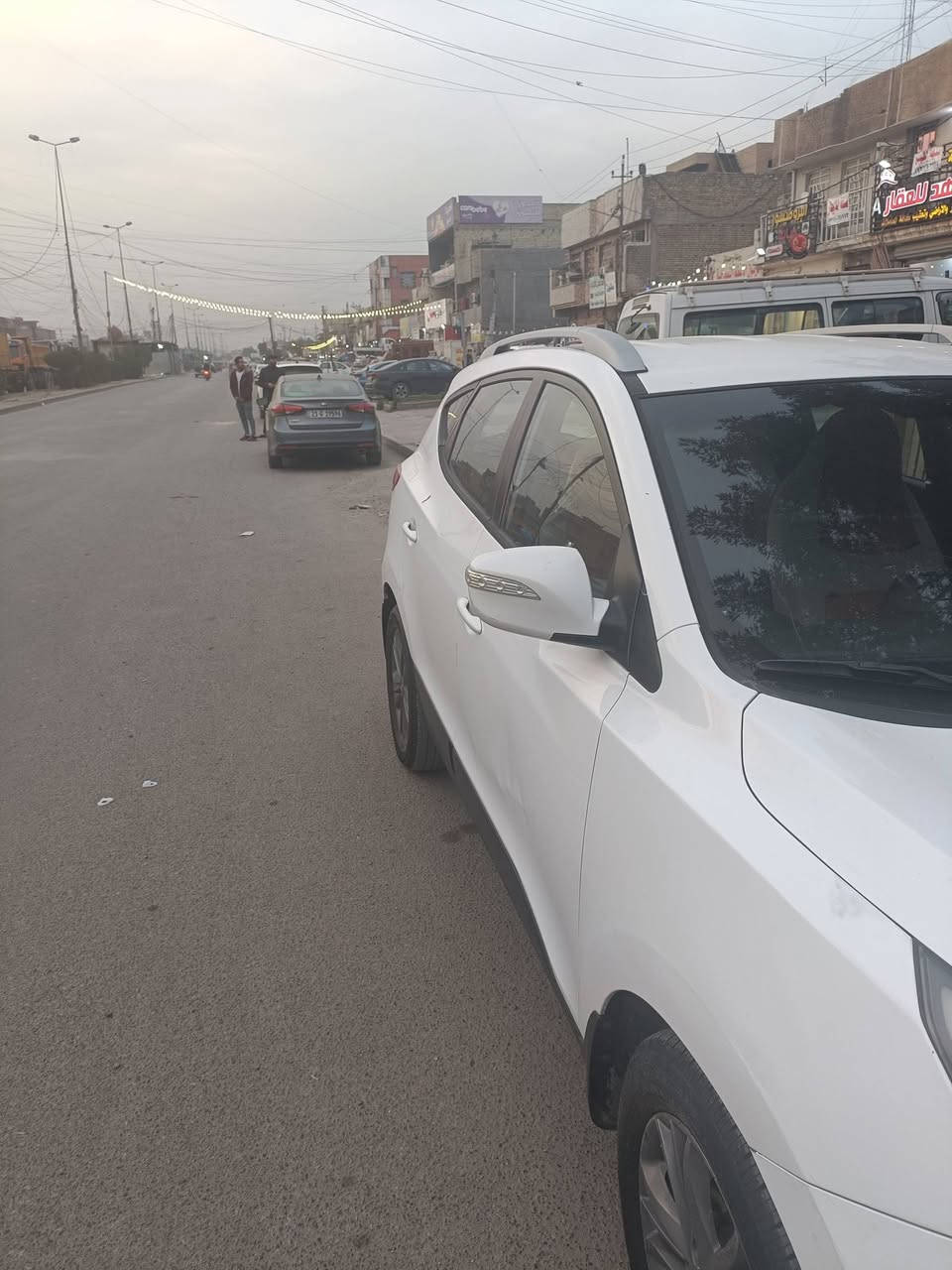 السلام عليكم توسان موديل ١٥ رقم بغداد نكلزي خليجي  رقم بغداد باسمي مكفوله من صبغغ
ومن بس بيه طخه خفيفه باب ما مصلحة ع حطته مشري عليه 
  تبريد تدفئة كله شغال السعر المطلوب 162 وبيها مجال الطيبين مكاني بغداد مدينه الصدر 
اتصالل ***********
