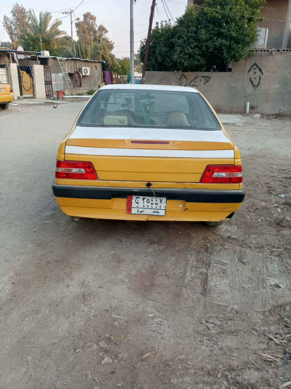 السلام عليكم بيجو 405 موديل 15 سنويه النهايه 2028 مرور خط وبحث راعيها ماندله المكينه كايمه للبيع او مراوس السعر 18 واتساب ***********
