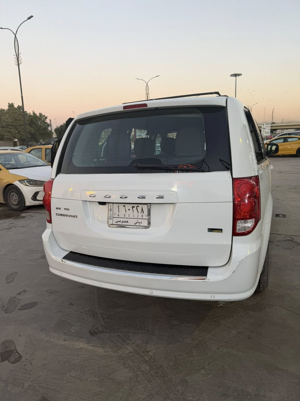 دوج كرفان للبيع موديل 2012 سياره جاهزة جديدة محرك كير مكفولات صدر تخم تاير كله جديد ما ناقصها برغي تدفئه تبريد كهربائيات كله شغاله سيارة وارد امريكي حادثة باب وجاملغ بيه مكانات صبغ ابيع احزام بدون ضربه شواصي الغود مكفولات رقم ديالى مشروع وطني تحويل بغداد السعر 97 ورقه مكان سيارة بغداد الرصافة رقمي ‭0771 717 7197‬
