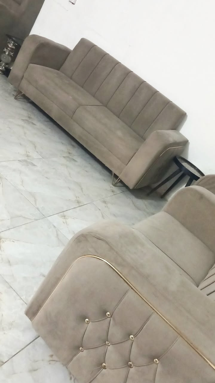 تخم موديل تركي تفصال ثكيل مستخدم مبي،ضرر عشرة مقاعد 290بغداد‎0771 799 6886
