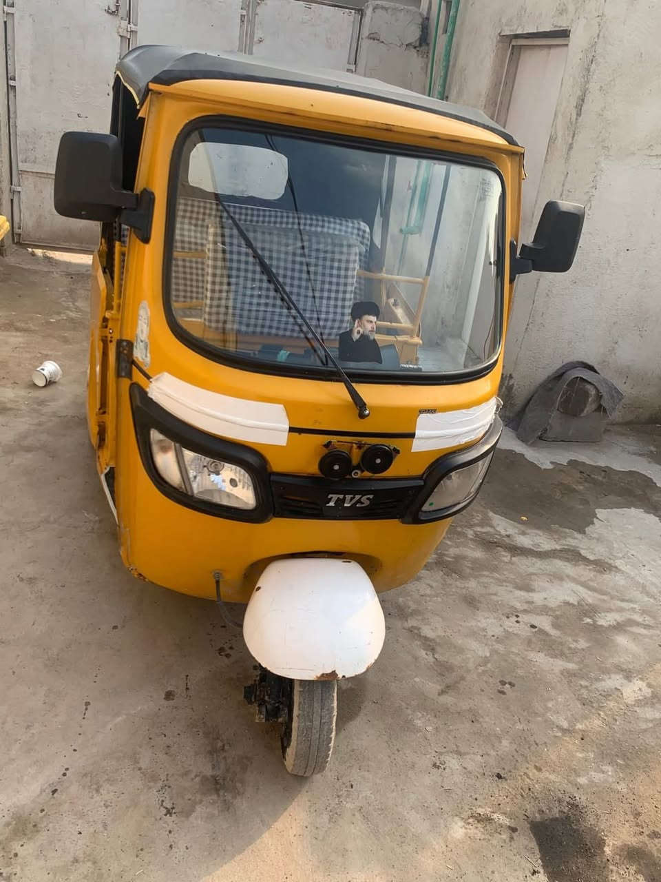 سلام عليكم تكتك لبيع رقم نكليزي اتحويل ثاني يوم مديل 20اطلع ب٢١تكتك جاهزه وحلو العنوان البصره الزبير الهاتف ***********
