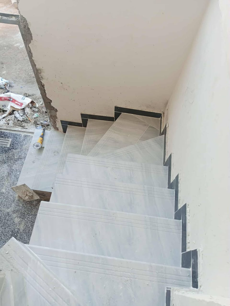 خلفه سيراميك بورسلين كاش مرمر شغل درجه اولى ليزر المكان بغداد متفرغ حاليا ***********
