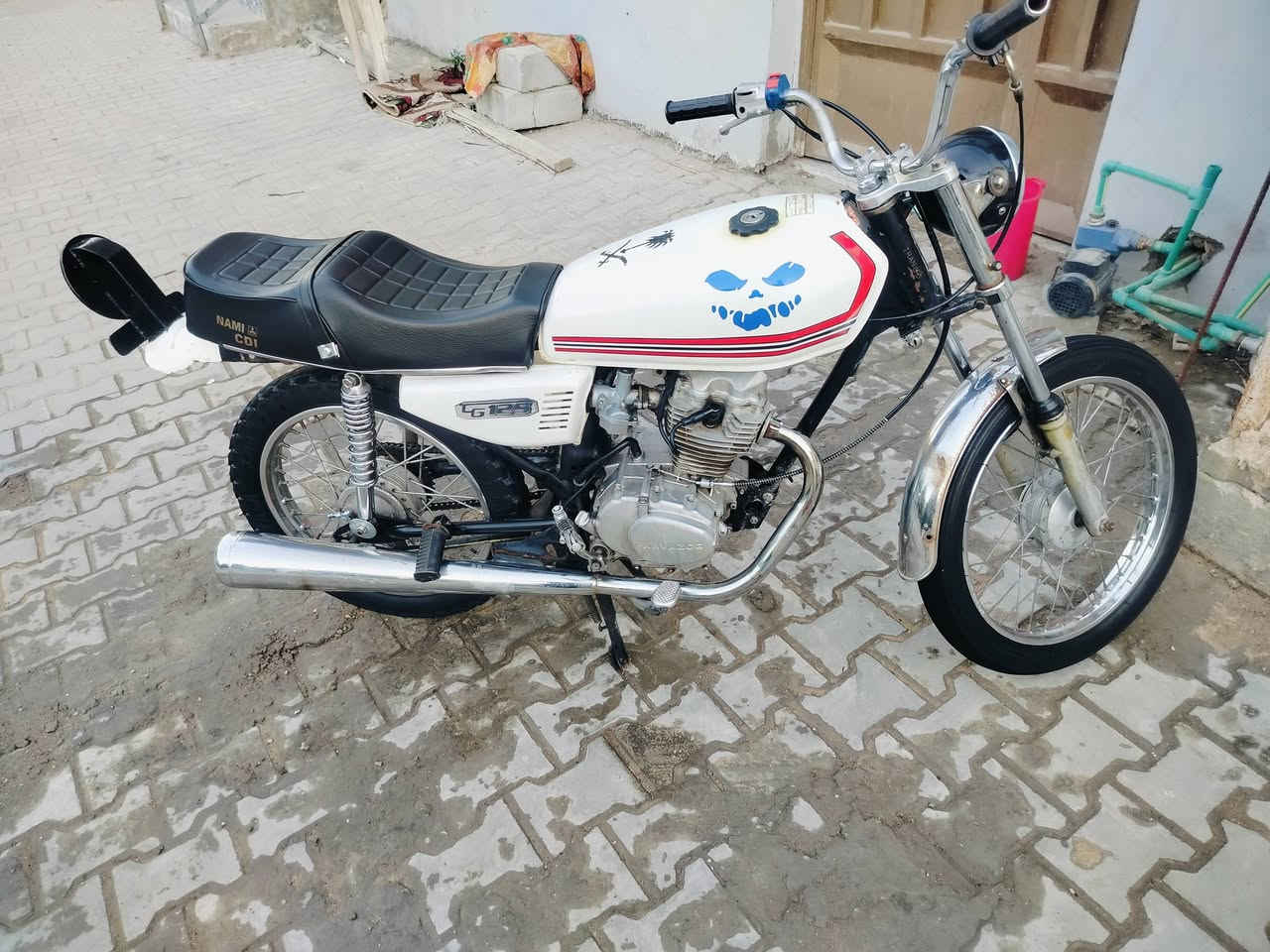 سلام عليكم دراجة اربعة كير اوراق سكنر هاي دراجة نص نضافة وحلوة قيم وخذ خاص مفتوح وهاذة رقمي ***********
