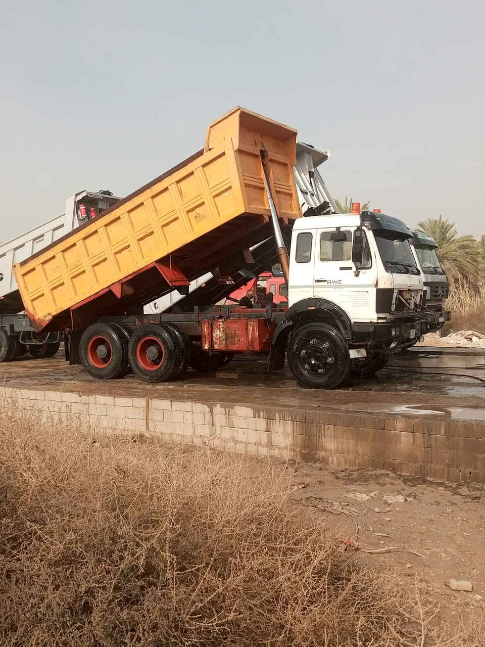 سلام عليكم للبيع البي مديل 89 رقم الماني بغداد /محرك28 كير 130 تخم تاير  شاصي مكفول  بدي نضيف سيارة فول//للاستفسار الاتصال على الرقم /العنوان نجف ***********
