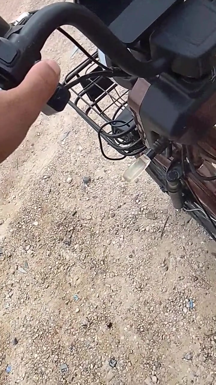 السلام عليكم.. دراجه شحن حجم 20.. 5بطاريات +اربع سرع +مثبت سرعه بعده جديد عل فحص العنوان الرمادي زنكوره المفرك ***********
