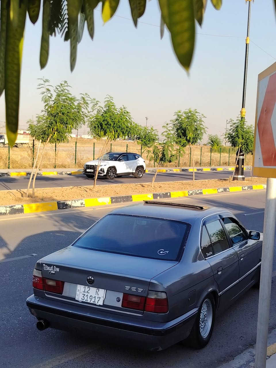 سلام عليكم  للبيع بسبب الضروف بي ام 525 اصل عليها محرك وكير مال صقر 528 موديل91 السياره باسمي هزه جديده سنويه ما ساقطه شرط  التحويل كشنات كهرب سلايد كير و محرك خير من الله تحريكه ماال مكينه 40  عليها ادامه كامله مسويها  باتري جديد عليها منظومه كزور   ع كنتور  صوتها طرب لايت زينون داخل صاج سياره بدون ضربهه سياره تخبل وبلواقع بلعافيه ع ياخذها سعرها 72 الله شاهد مكلفتني فوك ال75 /***********
