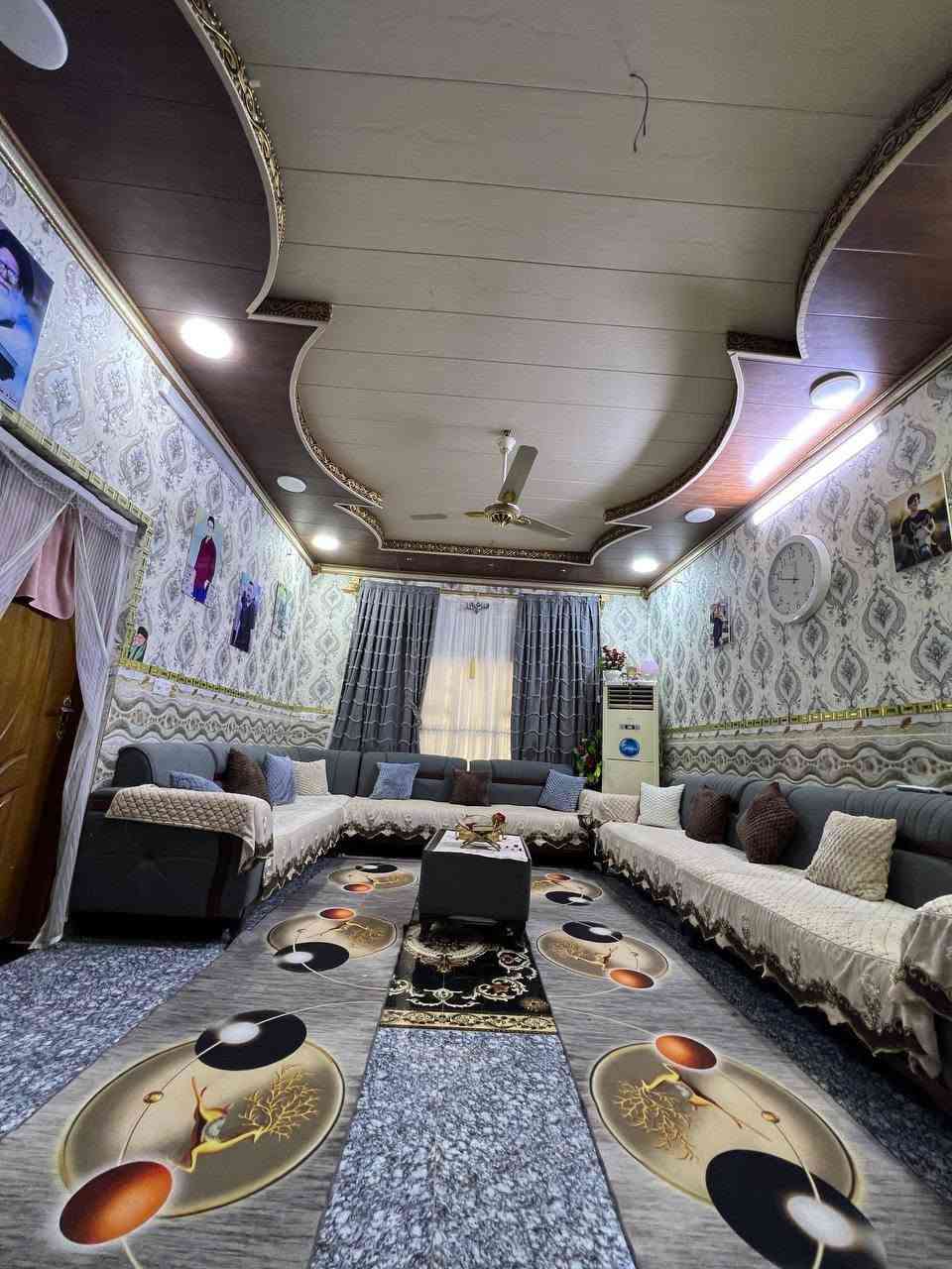🏡 للبيع بيت سكني مع الأثاث بالكامل 🏡
📍 مساحة القطعة: 290 متر مربع
✅ استقبال 7×4 متر ✅ مطبخ 5×4 متر ✅ هول 6×4 متر ✅ غرفتين نوم 5.5×4 متر ✅ صحيات داخلية وخارجية ✅ محل تجاري ضمن العقار ✅ البيع مع الأثاث الكامل
بيت مرتب وجاهز للسكن مباشرة،
📞 للاستفسار والتواصل: ***********
