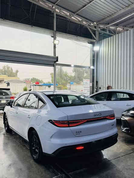 .{.♥️مجموعه الملك لتجاره السيار♥️.}
          
        ✅نقدم لكم افضل العروض لزبائن الكرام✅ 
☑️🔥عروض نهايه السنه الاسعار نار                  
            🔥وفرنا لكم بوايدي بانواع المذكورا 🔥
1️⃣بي وايدي سيل 5  
2️⃣بي وايدي دسترويل  
3️⃣بي وايدي كين بلاص 

🧩🔥كامل+كارت وشاحن+فوم +مثلث 
وفوم ومثلث 

العنوان ⬅️بغداد الكريعات نهايه شارع المعارض 

☎️ للاستفسار 

☎️***********

☎️***********

✅ مواصفات السيارة

 • المحرك ونظام الدفع:
 • محرك بنزين 1.5-لتر (4 سلندر) مدمج ضمن نظام الهجين “DM-i”.  
 • محرك كهربائي (و/أو ضمن النظام الهجين) يعطي قدرة تقريبية 120 كВт (≈163 حصان) وعزم ≈ 210 نيوتن-متر.  
 • نظام الدفع: دفع أمامي (Front-Wheel Drive).  
 • الأداء والمدى:
 • تسارع من 0-100 كم/س في حوالي 7.6 ثانية.  
 • سرعة قصوى تقارب 180 كم/س.  
 • سعة البطارية في بعض الطرازات: 15.87 كВт·ساعة تقريباً للبطارية المدمجة بالنظام الهجين.  
 • مدى القيادة كهربائياً (في بعض المواصفات): حتى 120 كم تقريباً.
