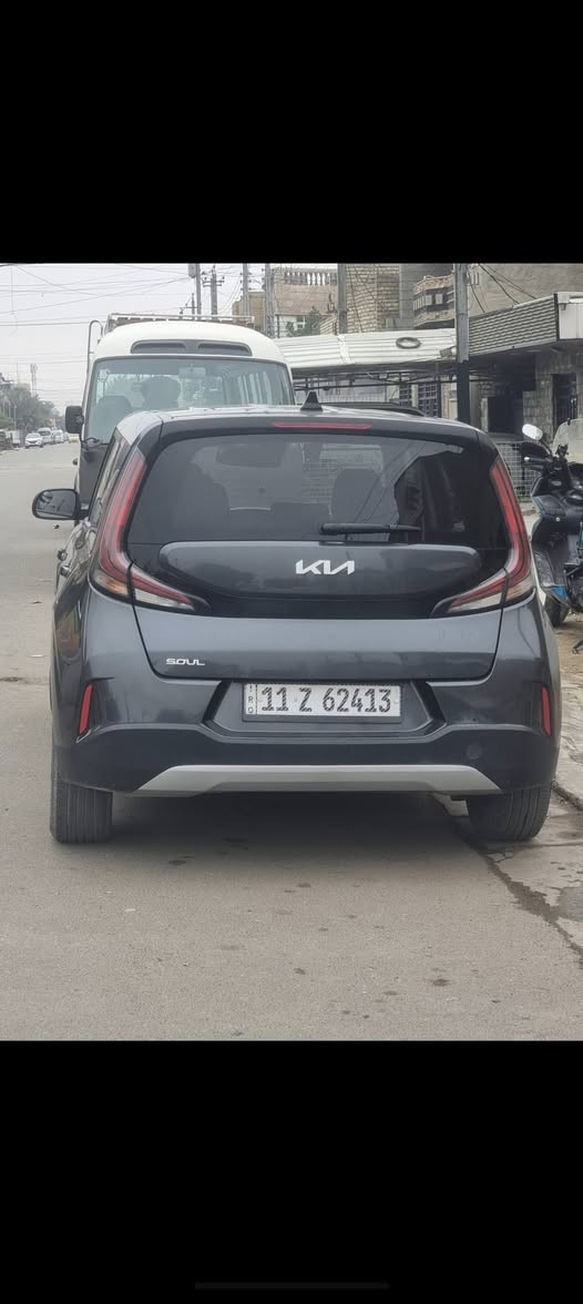 كيا صول 2023 وارد امريكي
 رقم بغداد انكليزي  باسمي شخصيا
برغي مبيها نقص 
اللون  فيلي 
صور الحادث  مرفقه في المنشور 
والباقي مكفوله 
المواصفات
ايرباك ستيرن وبردة طاك
محرك( 2000 )دوش 
ماشية 65  ميل
حجر بيئة اصلي 
رادار امامي او خلفي او جانبي
شاشه كبيرة 
وضعيه قياده. سبورت وعادي 
فول تحكم ستيرن  
كاميرا دوارة   
كتلوكات شركة
سبير جديد منازل 
السيارة جديدة جدا جاهزة وكاملة 
العنوان : بغداد بلديات شارع شبكه الكهرباء شارع الشريط 
السعر :135
رقم الهاتف ***********
