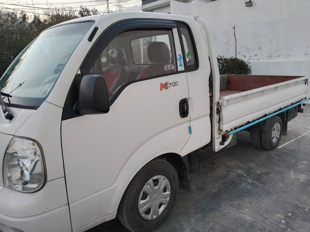 کیای 2700مۆدێل 2011 پەڵەیەک بۆیاخی هه یە پەمپو نۆزڵو مەکینەی تازە تەشفیدە هه ڵمیشی نییە گێڕومەکینەو شانسی بەشەرت  سەنەوی تازە بەسەرچووە ڕەقەمی تازەیە کوشنوگاعی تازەیە ..ژ.م. *********** السليمانية, العراق
