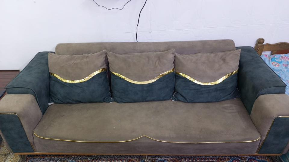 السلام عليكم
عدنه تخم قنفات تسع ‏مقاعد نضيف اخو الجديد 

العنوان بغداد حي لأساتذة 

السعر ٣٥٠ ألف ￼ 

للاستفسار الرقم ***********
