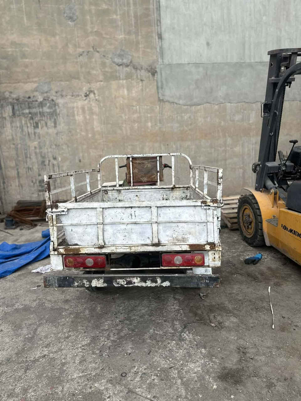 ستوته شاصير موديل ١٨ محرك موديل ٢٢ تخم تايرات جدد سلف كهربيات بكلايات كله شغللها نقصها بس دشبول ولايت اكسل شرط كير بوكش شرط محرك شرط سعرها مناسب ٦٥٠ بي مجال حك الجيه لمو شراي ليكشر بسعر عنوان كركوك ***********
