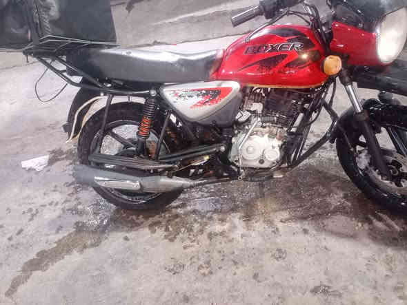 سلام عليكم دراجه بوكسر للبيع 21 نقصها بكلايت واشاير كمكينه سلف كهربائيات خير      من الله تجي تاخذها من باب لبيت دراجه بدون اوراق السعر 675 عنواني بغداد الدوره ***********
