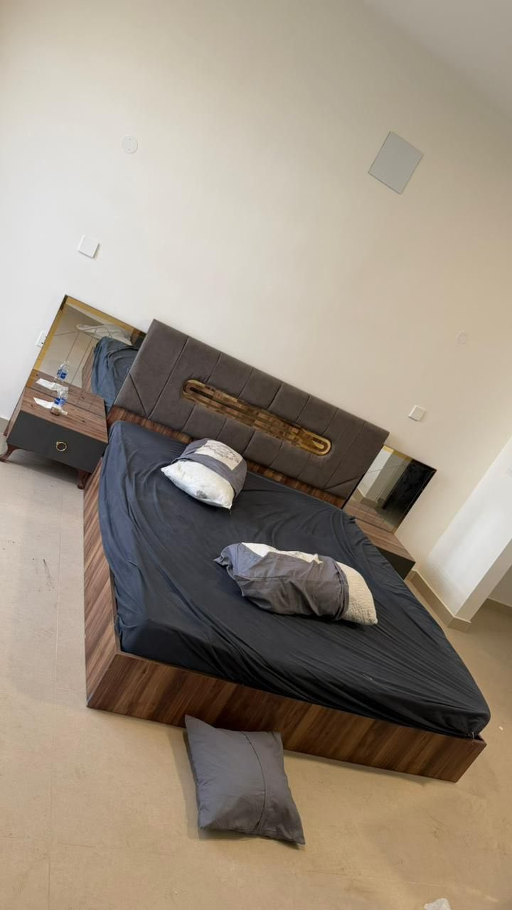 غرفة نوم اخت الجديده نظيفه ومرتبه 
للاستفسار *********** والسعر بي مجال
