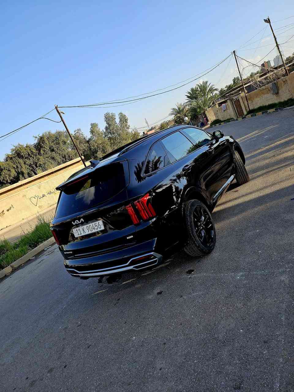 سورنتو 2023 فولSX برستيج  يعني فول الفول سياره منفصل سياحي سياره تيربو مو العادية ماشيه 35 مكانها بغداد زعفرانية 
حادث جاملغ وشويه بل بنيد بدون دواخل بدون ارباك  

سياره رقم بغداد بسمي هزه ورقم جديد فقط تحول
 
  السعر مناسب 23500$مجال بسيط يعني 235ورقه 
  
***********زين 

***********اسيا
المواصفات 
1بصمه ابواب وتشغيل وصندوق 
2 بانوراما 
3 كشنات جلد 
4 شاشه كبيره لمس 
5 محرك 2500 تيربو طياره 
6 حساسات امامي خلفي
7 كاميرات 360 درجه اربع كامرات
8 كشن كهرباء والخلفي ايضا كهرباء 
9ثلاث  عدسات زنون عالي وناصي 
10 لدات
11 اطفاء ذاتي 
12تشغيل لكاميرا 
13كشنات تدفئه 
14ارباكات عدد ١٠
15 تشغيل عن بعد 
16 خمس انضمه قيادة مع نضام ثلجي 
17 كير ٨ سرعات 
18 اشاير مري
19ويل كب 20 بلاك اسود
20 مخارج يو اس بي حت بل كشنات 
21 اوتو هولد 
22 رادار من تفتح لابواب 
23رادار بل شباك لامامي مانع تصادم 
24قيادة ذاتيه
25 رادرات خلفي تتوقف تلقائي 
26  نقطه عمياء 
27 كشنات منفصل سياحي
28 تحكمات فول
29 حساسات اطارات ومطر وغيره 
30 شاشه صغيره لعرض لعطلات 
31هند بريك بصمه 
32 صندوق كهرباء
33 فور ويل 4×4 
34 تدفئه كشنات وستيرن 
35 تبريد كشنات
36 اشاره تشتغل كامرا بل دشبول 
37 داخل اسود 
وباقي المواصفات ماتحضرني وبل عافيه عل مشتري مقدما
